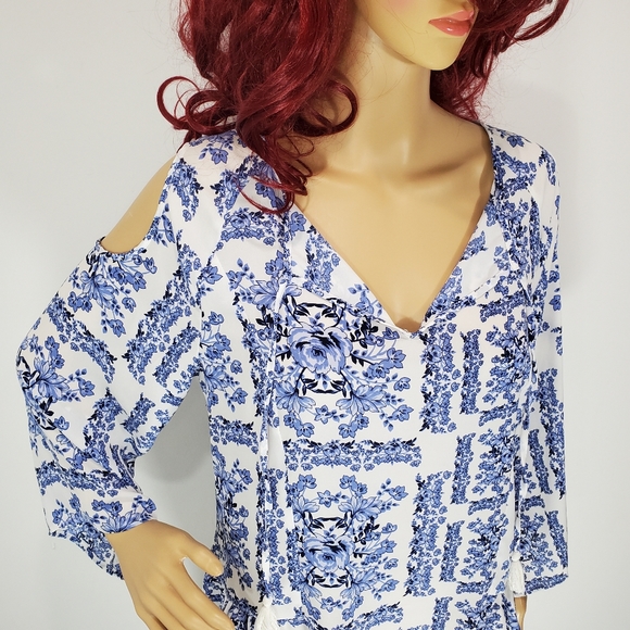 Soho Cold Shoulder Tunic Top Size L Blue Floral - Picture 2 of 16